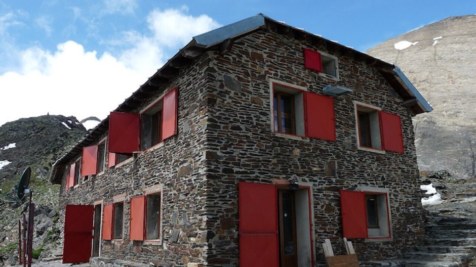 Piemonte: 72 nuovi defibrillatori nei rifugi alpini, 9 in Ossola