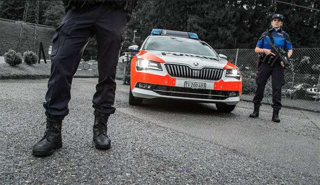 polizia ticino auto agenti mitra